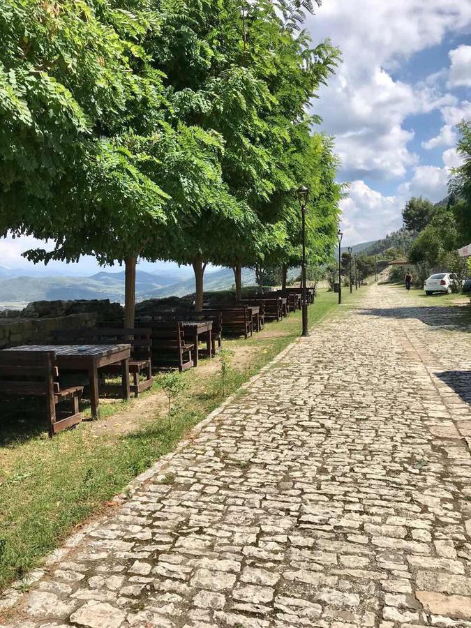 Guest House Iljesa Berat Exterior foto