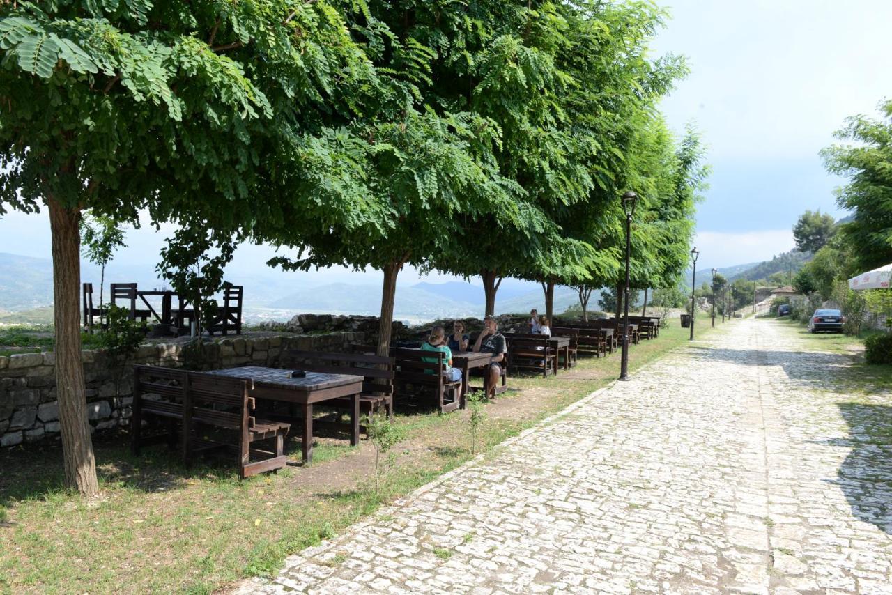 Guest House Iljesa Berat Exterior foto